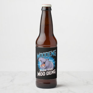 MOO DENG Hippo fährt das MOO DENG Bierflaschenetikett