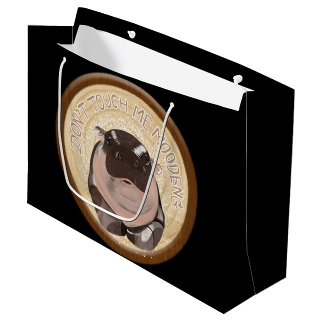 Moo Deng Hippo Große Geschenktüte (Vorderseite Schrägansicht)