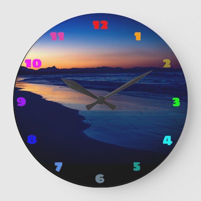 Moody atmosphärische Jahreszeit Byron Bay Strand b Große Wanduhr (Vorderseite)