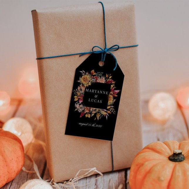 Moody Autumn Floral Monogram Geschenkanhänger (Von Creator hochgeladen)