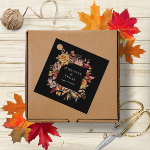 Moody Autumn Floral Monogram Geschenkanhänger