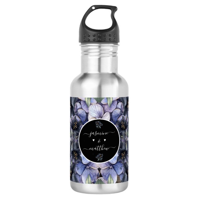 Moody Black Floral Classic Couple Names Wedding Edelstahlflasche (Vorderseite)