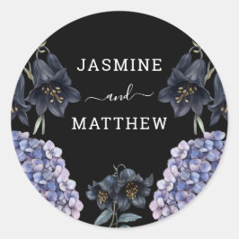 Moody Black Floral Classic Whimsical Chic Wedding Runder Aufkleber