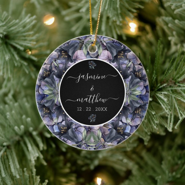 Moody Black Floral Klassische Namen Hochzeit Keramik Ornament (Baum)