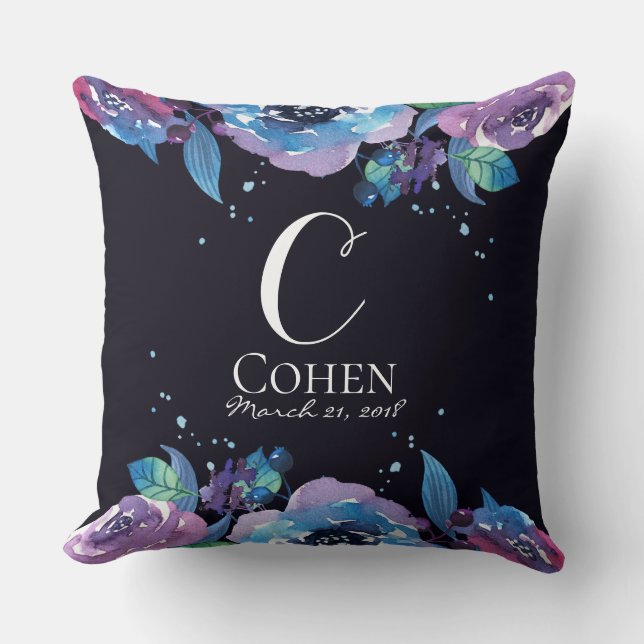 Moody Blue Lila Floral Monogram Kissen (Vorderseite)
