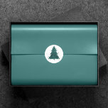 Moody Christmas Tree | Dark Midnight Aquamarin Gre Runder Aufkleber<br><div class="desc">Das ist die Jahreszeit zum Unterhalten! Moderne, düstere und moody Auberginen und Pflaume lila Palette abstrakter Baum und handgeschriebene "Frohe Weihnachten" Drehbuchfeier, Hosting und Geschenkzubehör Sammlung. Dieses lustige festliche Design verfügt über einen funkelnd whimsikalen Weihnachtsbaum mit einem frisch lackierten Spritzer, der mit Imitaten aus metallischem Glitzer und der Schriftzypografie ergänzt...</div>