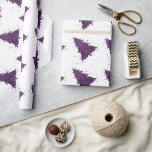 Moody Christmas Tree   Lila Spritzer Deep Plum Geschenkpapier