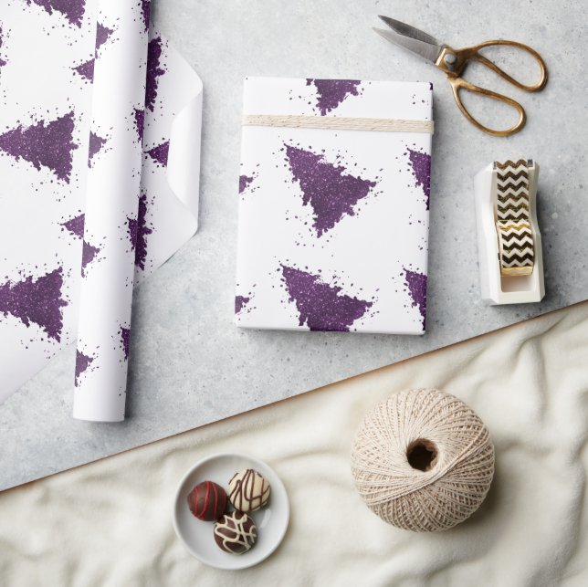 Moody Christmas Tree | Lila Spritzer Deep Plum Geschenkpapier (Kunsthandwerk)