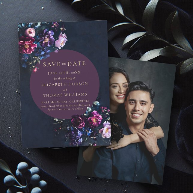 Moody Dark Elegant Lila Foto Hochzeit mit Flora Save The Date (wedding save the date moody dark romantic gothic floral navy blue purple jewel tone photo template)