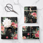 Moody Floral Pattern | Black Christmas Botanical Geschenkpapier Set<br><div class="desc">Fügen Sie Ihren Urlaubsgeschenke eine dramatische und elegante Touch mit diesen umhüllenden Papierblättern, die ein nahtloses Muster von Aquarellfloralen und Kiefernästen auf einem schwarzen Hintergrund aufweisen. Ideal für kleine Geschenke, Saisonboxen und stilvolle Weihnachtsverpackungen. Dieses Design bringt eine moderne romantische Drehung in Ihre Urlaubstradition. Der dunkle Hintergrund verstärkt die sanften Botanicals...</div>