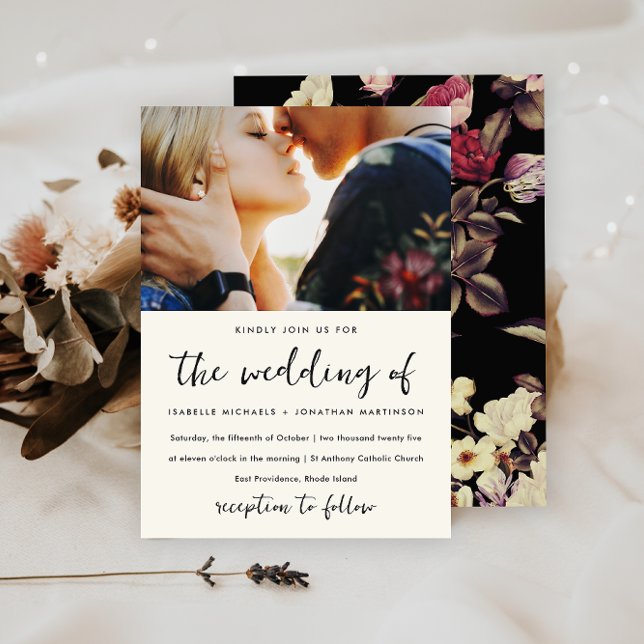Moody Floral Pattern Foto Wedding Einladung (Von Creator hochgeladen)