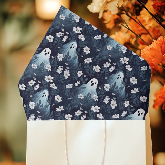 Moody Ghost Halloween Seidenpapier (Dark floral tissue paper with white ghost illustrations styled in a gift bag — ideal for Halloween)