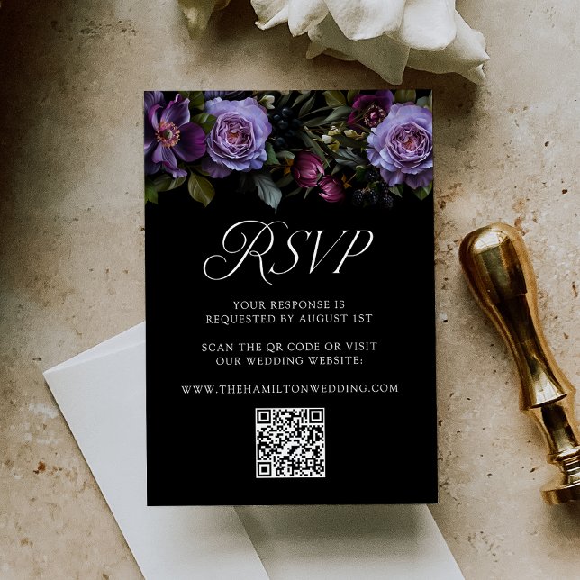 Moody Gothic Purple Floral Wedding QR Code RSVP Karte (Von Creator hochgeladen)