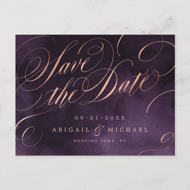 Moody lila Rose Goldkalligraphie Save the Date Ankündigungspostkarte (Vorderseite)