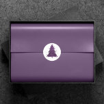 Moody Merry Christmas | Lila Baum "Deep Pum" Runder Aufkleber<br><div class="desc">Die Saison für Dekoration und Unterhaltung! Moderner, düsterer und launischer abstrakter Ferienbaum und handgeschriebener "Frohe Weihnachten" in einer reichen, luxuriösen Palette. Dieses elegante festliche Design zeichnet sich durch einen funkelnd Whirlpool mit einem frisch gestrichenen Spritzer aus, der mit Imitaten aus metallischem Glitzer verstärkt wird. Für andere Farben oder passende Produkte...</div>
