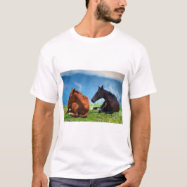 Moody Mountain Horses: Eine Reise in die feine Kun T-Shirt