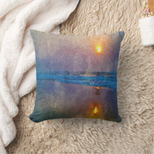 Moody muffiger Sonnenaufgang am Meer Kissen