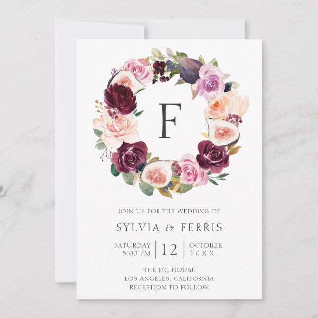 Moody Plum Floral und Fig Wreath Monogram Wedding Einladung (Vorderseite)