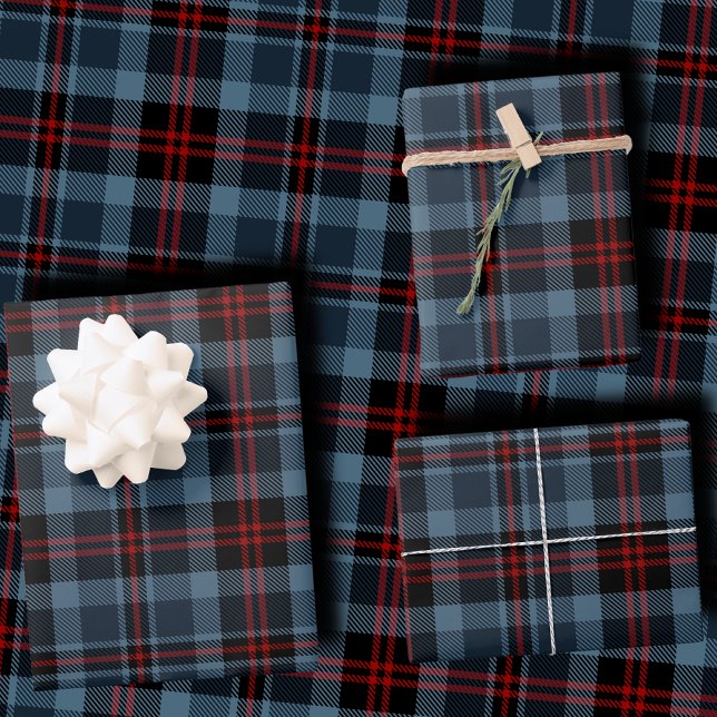 Moody Slate Blue and Deep Red Tartan Plaid Geschenkpapier Set (Von Creator hochgeladen)