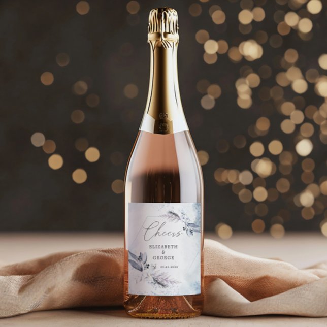 Moody Winter Blue Watercolor Floral Monogram Weinetikett (Von Creator hochgeladen)