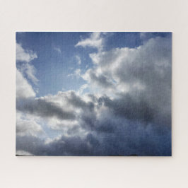 Moody Wolken in Cornisch Blau Himmel