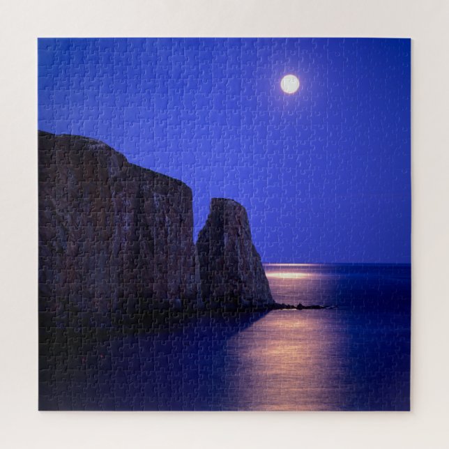 Moon bei Dämmerung | Perce Rock Gaspe Coast Quebec (Vertikal)
