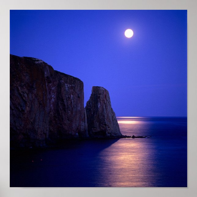 Moon bei Dämmerung | Perce Rock Gaspe Coast Quebec Poster (Vorne)