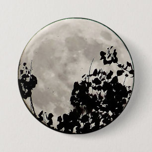 Moon hinter dunklen Blätter Button