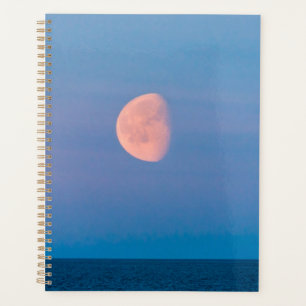 Moon über dem Beringmeer Russland Fernost Planer