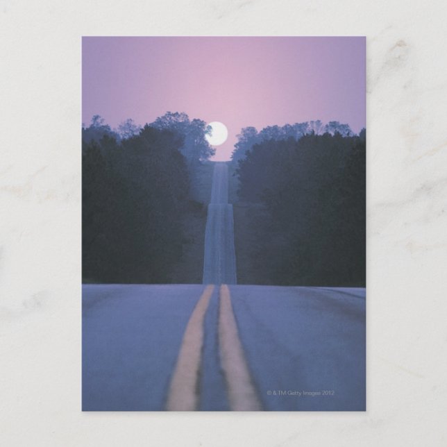 Moon über offene Straße Postkarte (Vorderseite)