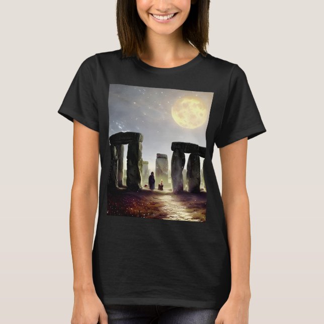 Moonlight über Stonehenge Digitale Kunst T-Shirt (Vorderseite)