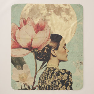 Moonlit Beauty - Frau mit rosa Blume und Mond Sherpadecke