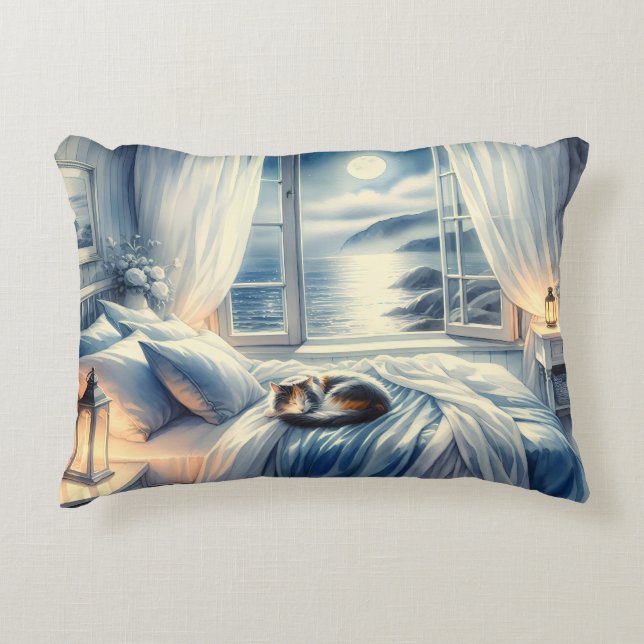 Moonlit Coastal Bedroom with Sleeping Cat Dekokissen (Vorderseite)