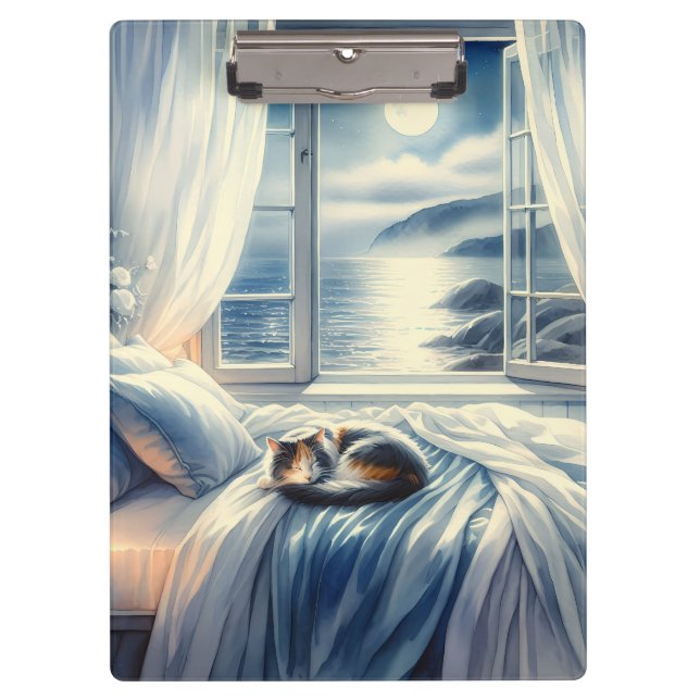 Moonlit Coastal Bedroom with Sleeping Cat Klemmbrett (Vorderseite)