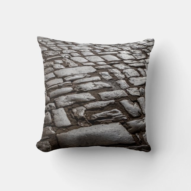 Moonlit Cobblestones Kissen (Vorderseite)