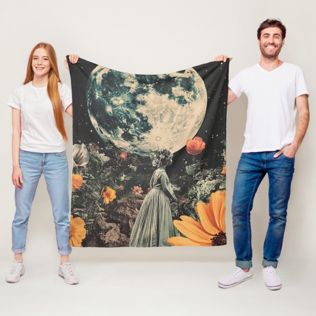 Moonlit Elegance - Frau mit Mond (3) Fleecedecke (Beispiel)