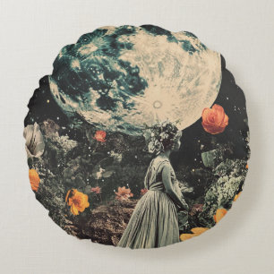 Moonlit Elegance - Frau mit Mond (3) Rundes Kissen