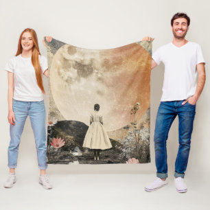 Moonlit Elegance - Zurück zur Frau mit dem Mond 2 Fleecedecke