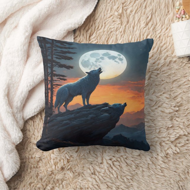 Moonlit Howl of the Wild Wolves at Dusk Kissen (Decke)