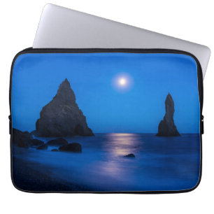Moonrise-Reflektion Island, Reynisdrangur Laptopschutzhülle