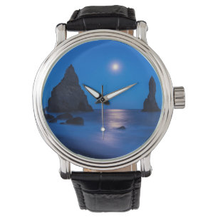 Moonrise-Reflexion über Meeres- und Meeressteine Armbanduhr