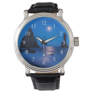 Moonrise-Reflexion über Meeres- und Meeressteine Armbanduhr