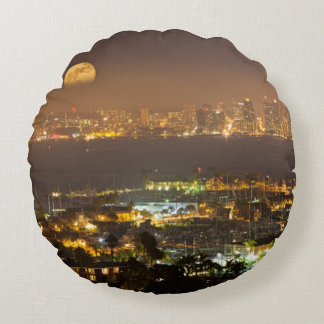 Moonrise über der Skyline von San Diego Rundes Kissen (Vorderseite)