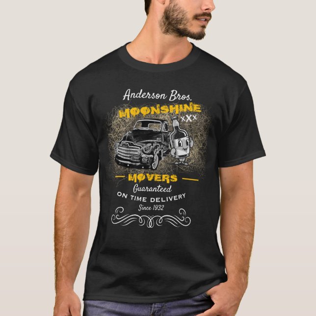 Moonshine Movers Name Chevin Truck Flasche Funny T-Shirt (Vorderseite)
