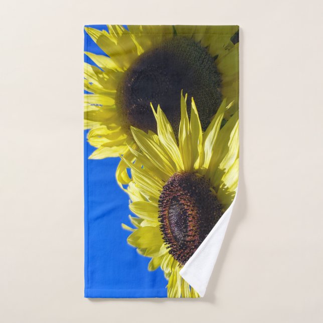 Moonwalker Sonnenblumen suchen nach Himmel Handtuch (Handtuch)