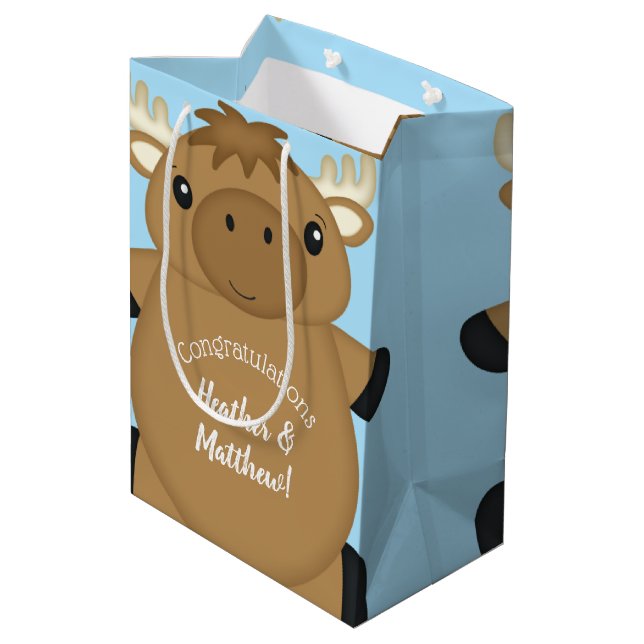 Moose Baby Shower Blue Boy Mittlere Geschenktüte (Rückseite Schrägansicht)