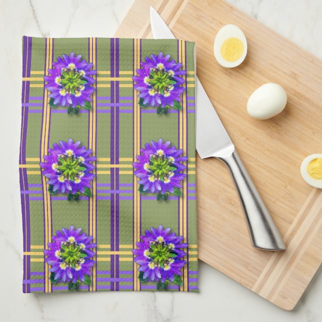 Moosgrüne Küchentücher mit lila Blumen (Viertel Falte)