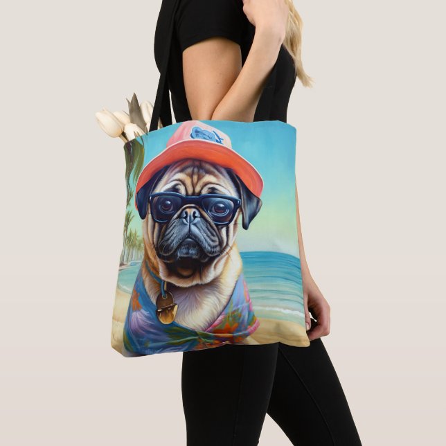 Mops am Strand, Sommergeschenk für Hundefreunde Tasche (Von Nahem)