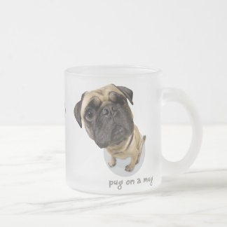Mops auf einer Tasse