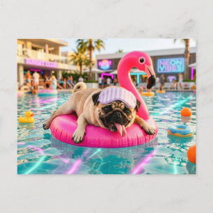 Mops auf rosa Flamingo-Schwimmhilfe Postkarte